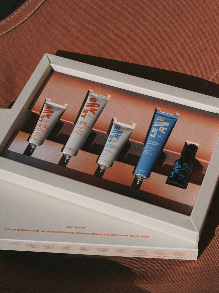 Le Rub Discovery Set PF30 on a Butterfly Chair in beautiful sun light